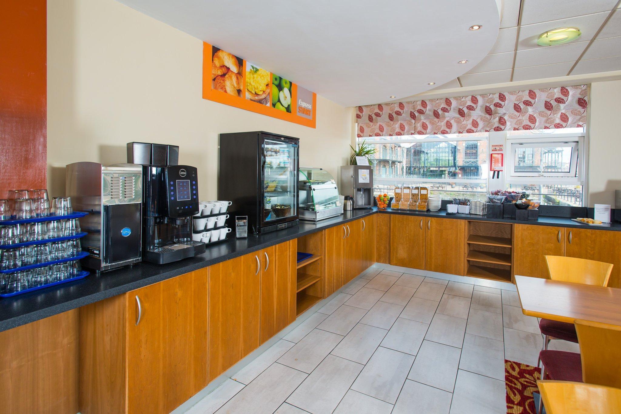 Holiday Inn Express Cardiff Bay By Ihg Kültér fotó